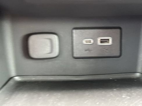 Used 2023 GMC Acadia SLE w/ Driver Convenience Package FWD image 23