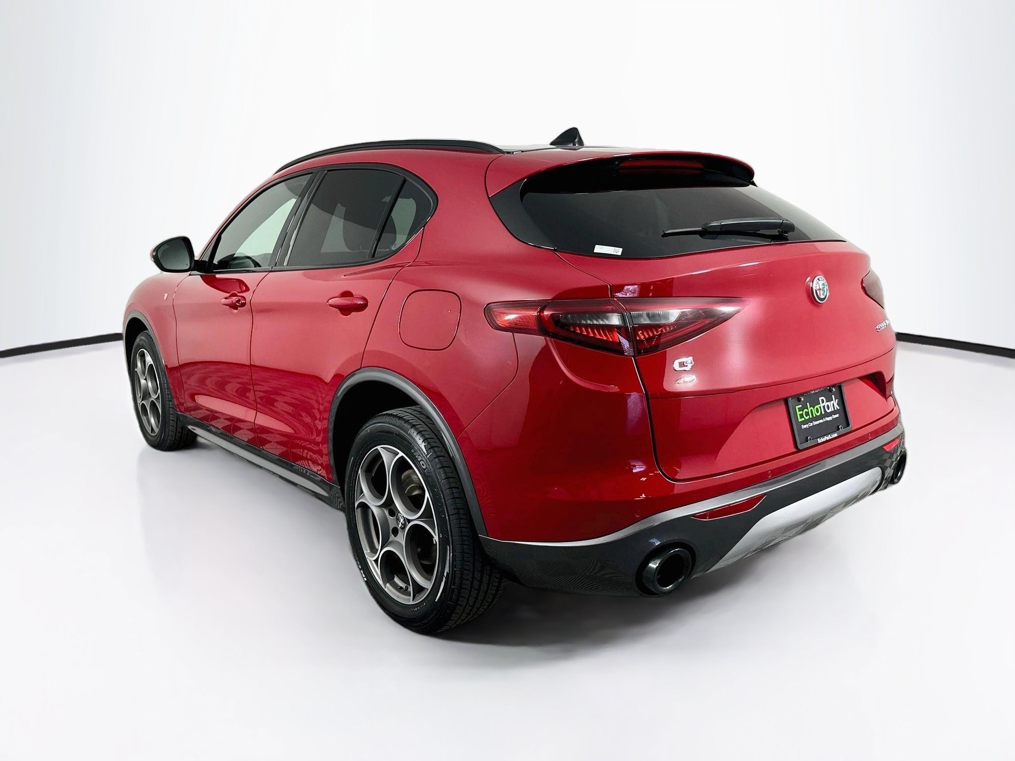 Used 2023 Alfa Romeo Stelvio Ti AWD/4WD image 5