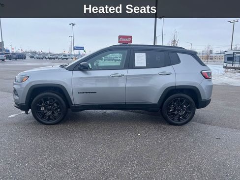 Used 2022 Jeep Compass Altitude w/ Convenience Group image 2