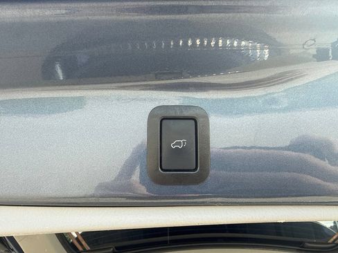 Used 2019 Toyota Highlander XLE AWD/4WD image 20