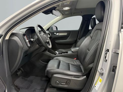 Used 2023 Volvo XC40 B5 Plus AWD/4WD image 28