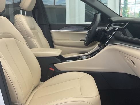 Used 2024 Jeep Grand Cherokee Limited 4xe image 8