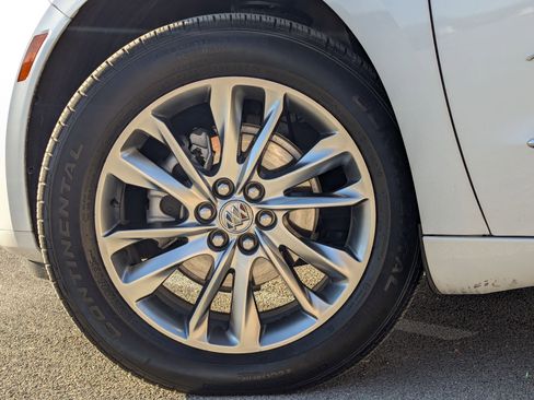 Used 2024 Buick Enclave Avenir w/ Avenir Technology Package image 31