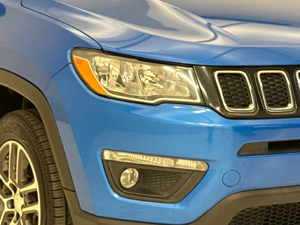 Used 2017 Jeep Compass Latitude w/ Popular Equipment Group AWD/4WD image 5