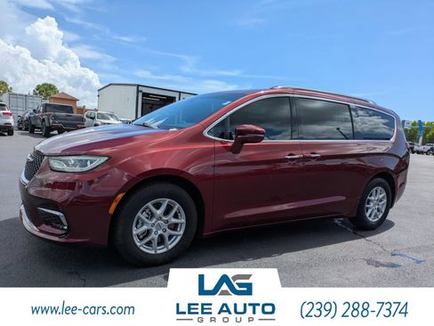 Used 2021 Chrysler Pacifica Touring-L FWD image 6