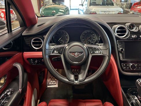 Used 2018 Bentley Bentayga image 97