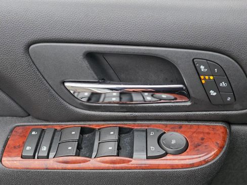 Used 2011 Chevrolet Silverado 3500 LTZ image 40