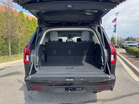 New 2026 Ford Expedition Active image 4