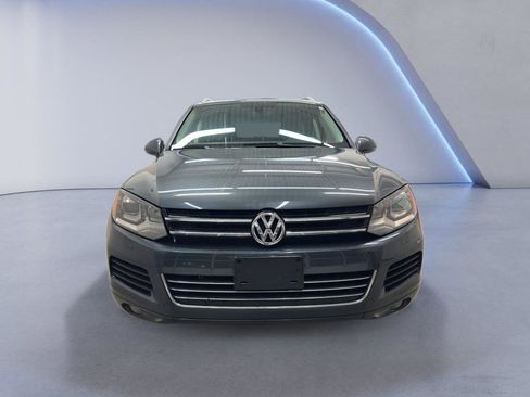 Used 2014 Volkswagen Touareg TDI image 2