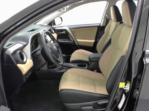 Used 2017 Toyota RAV4 XLE FWD image 32