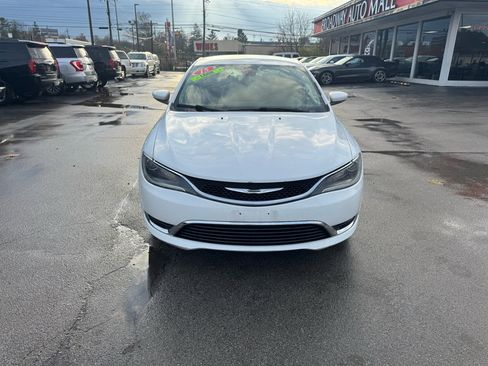 Used 2015 Chrysler 200 Limited w/ Convenience Group image 8