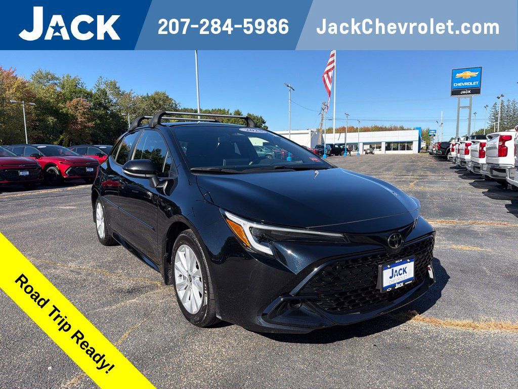 Used 2025 Toyota Corolla SE FWD image 1