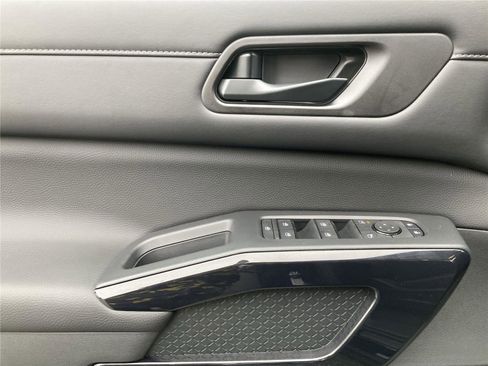 New 2026 Nissan Pathfinder SV image 29