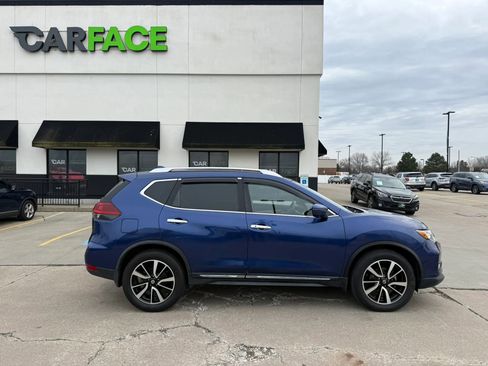 Used 2018 Nissan Rogue SL w/ Premium Package image 18