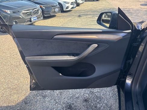 Used 2024 Tesla Model Y Long Range AWD/4WD image 12