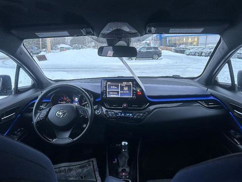 Used 2022 Toyota C-HR XLE image 27