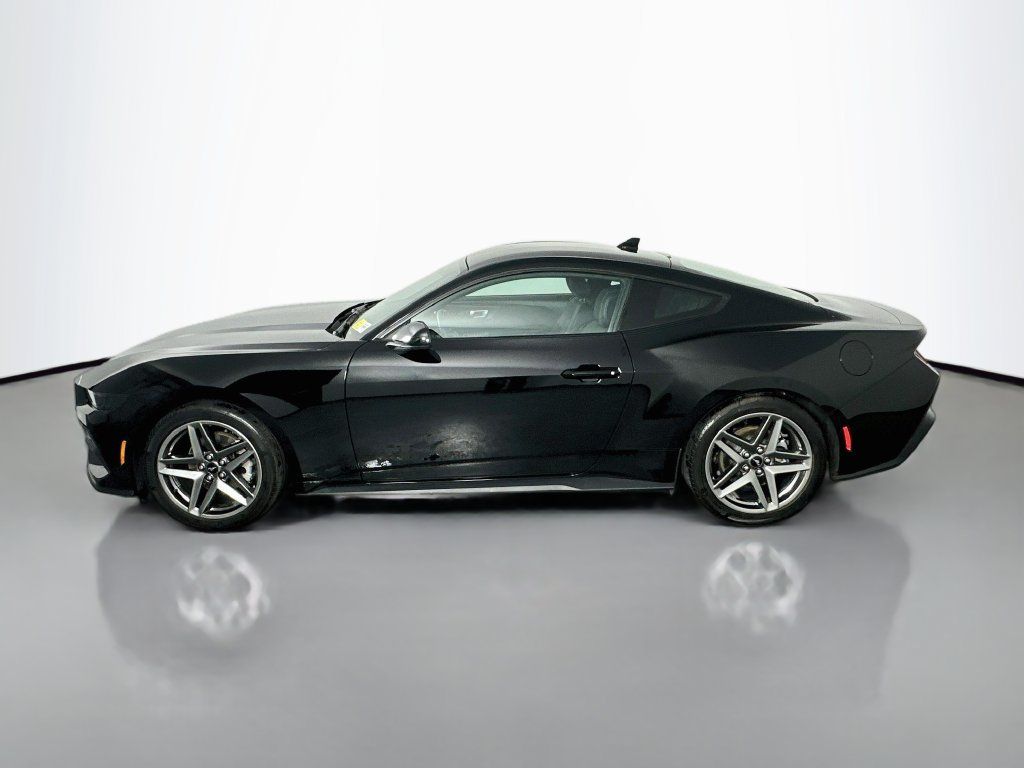 Used 2026 Ford Mustang Coupe RWD image 4