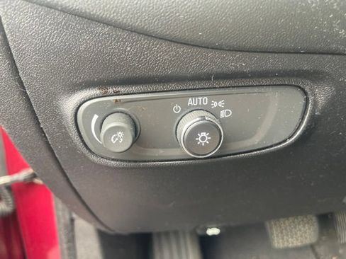Used 2018 Chevrolet Equinox LT FWD image 18