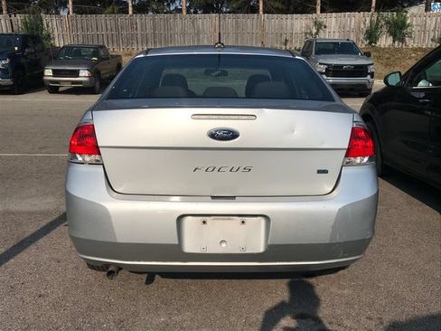 Used 2010 Ford Focus SE FWD image 9