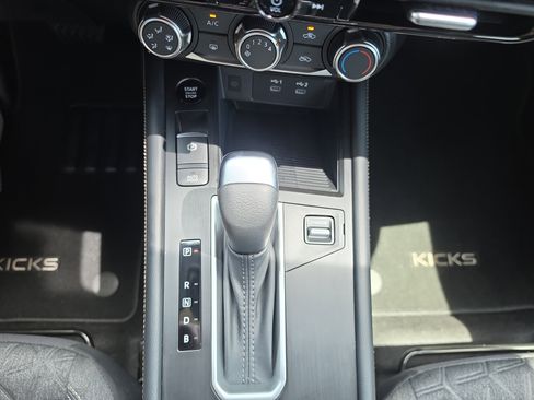 Used 2025 Nissan Kicks SV image 17