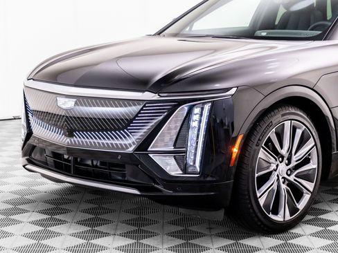 Certified 2025 Cadillac Lyriq Luxury w/ LPO, Floor Liner Package AWD/4WD image 42