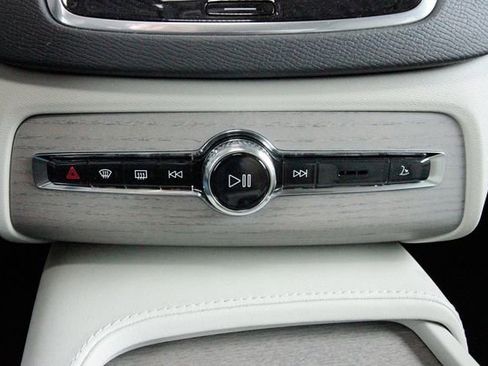 Certified 2025 Volvo XC90 B6 Plus w/ Protection Package Premier image 19