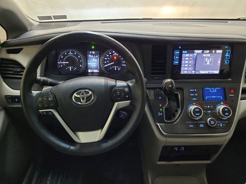 Used 2017 Toyota Sienna XLE w/ XLE Navigation Package AWD/4WD image 22