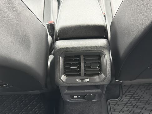 Used 2022 Volkswagen Tiguan SE R-Line image 31