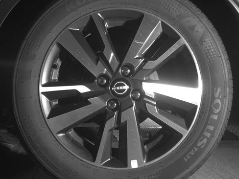 Used 2025 Nissan Versa SV FWD image 14