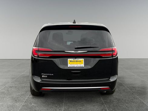 New 2026 Chrysler Pacifica Select image 4