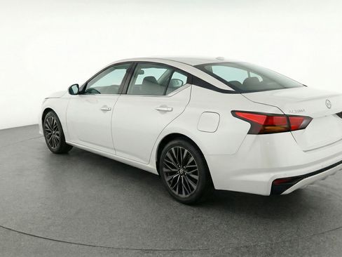Used 2025 Nissan Altima 2.5 SV FWD image 6