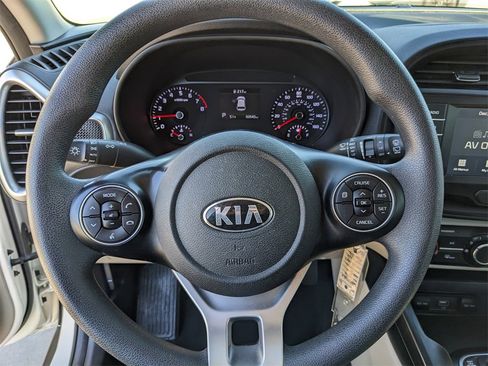 Used 2020 Kia Soul LX image 28
