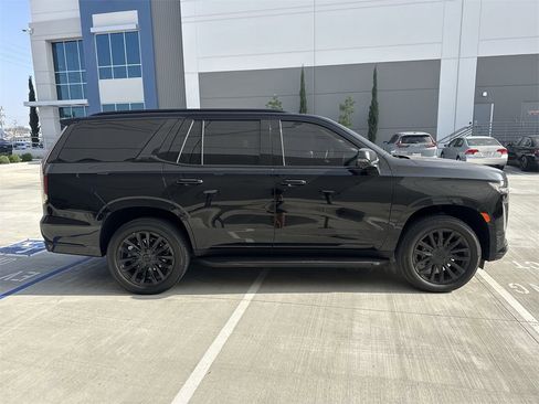 Used 2024 Cadillac Escalade Premium Luxury image 2