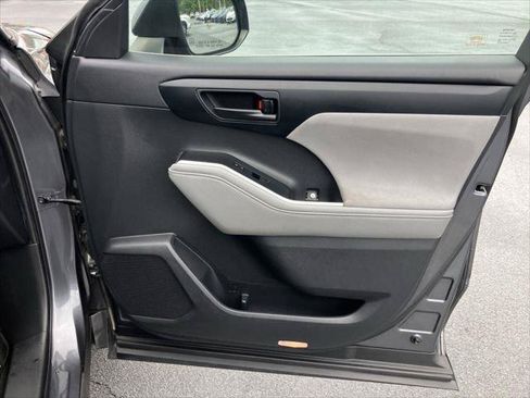 Certified 2020 Toyota Highlander LE FWD image 34