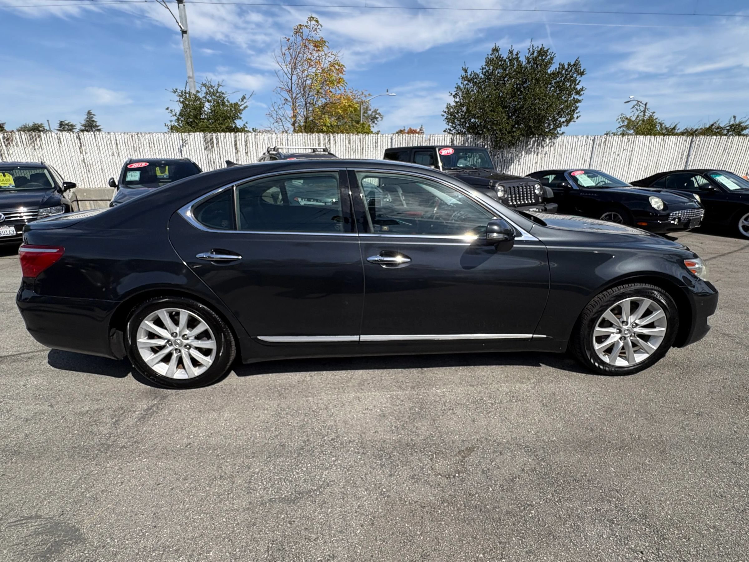 Used 2010 Lexus LS 460 RWD image 2