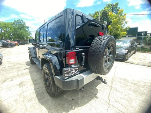 Used 2015 Jeep Wrangler Unlimited Sahara w/ Connectivity Group AWD/4WD image 6