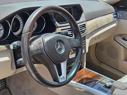Used 2014 Mercedes-Benz E 350 4MATIC Sedan image 9