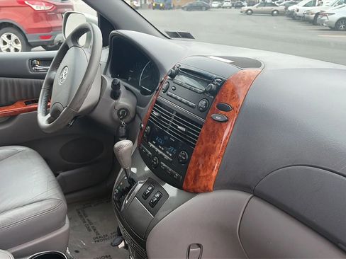 Used 2007 Toyota Sienna XLE Limited image 29