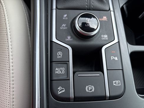 Certified 2025 Kia Sorento S AWD/4WD image 6