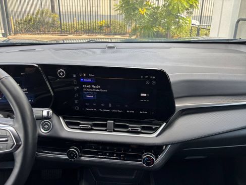 Used 2025 Chevrolet Equinox LT FWD image 17