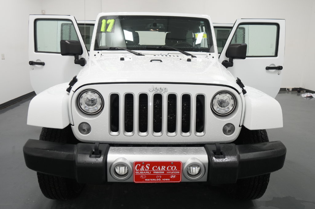 Used 2017 Jeep Wrangler Unlimited Sahara w/ Connectivity Group AWD/4WD image 29