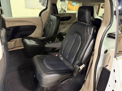 Used 2022 Chrysler Voyager LX w/ Fleet Security Group FWD image 23