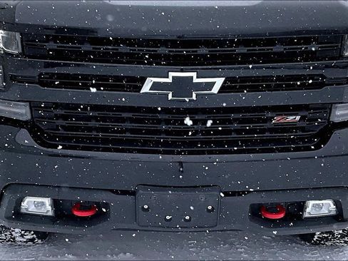 Used 2021 Chevrolet Silverado 1500 LT Trail Boss image 33