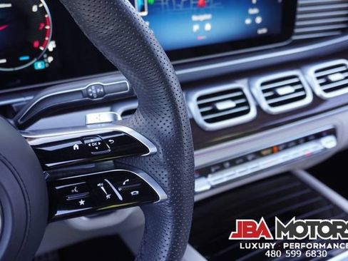 Used 2024 Mercedes-Benz GLS 580 4MATIC image 23