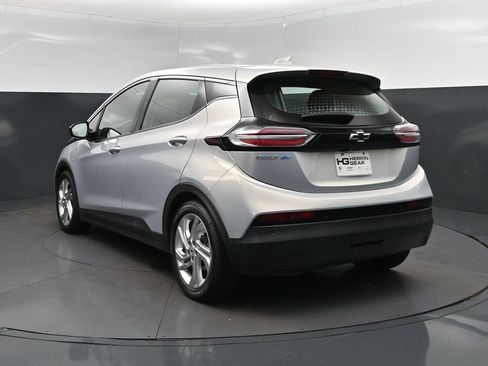 Used 2022 Chevrolet Bolt LT FWD image 5