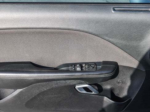 Used 2019 Dodge Challenger SXT image 21