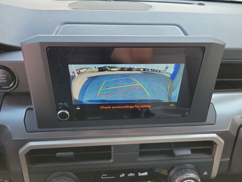 Used 2025 Toyota Tacoma SR5 AWD/4WD image 16