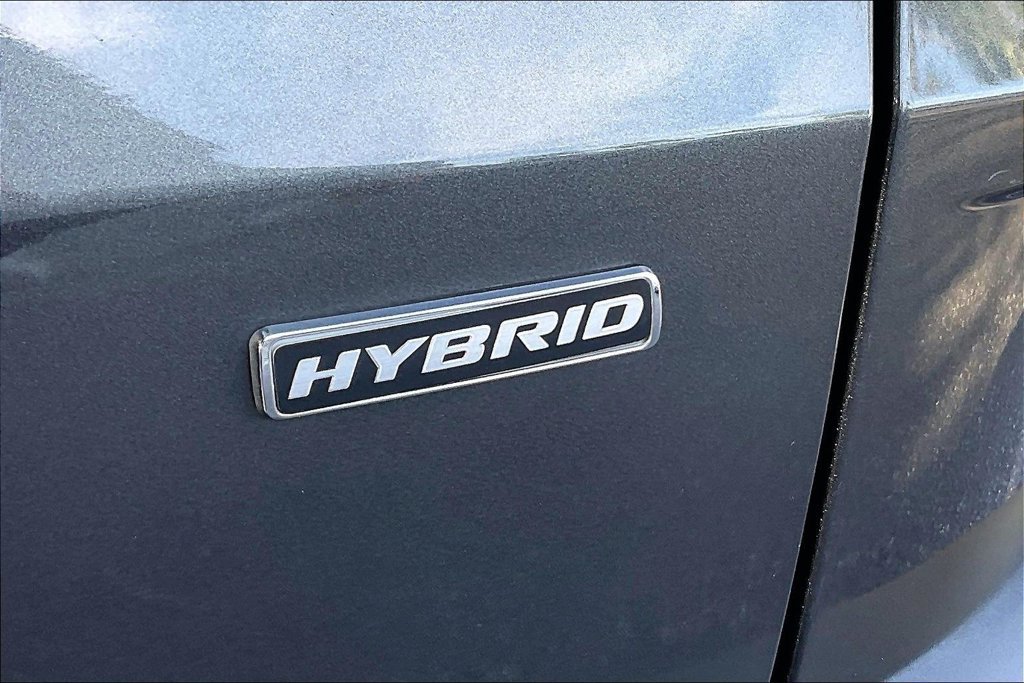 Used 2020 Ford Escape Titanium FWD image 19