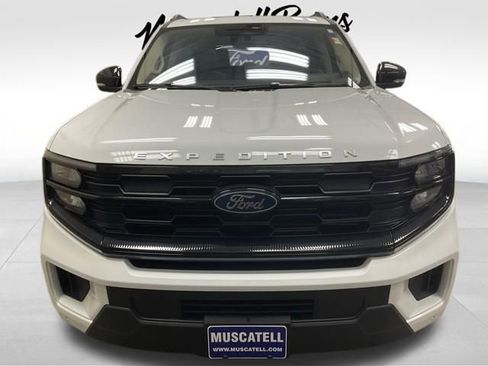 Used 2025 Ford Expedition Max Active AWD/4WD image 2