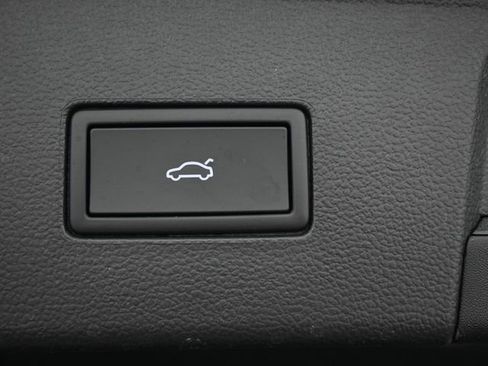 New 2026 Volkswagen Atlas Peak Edition image 7